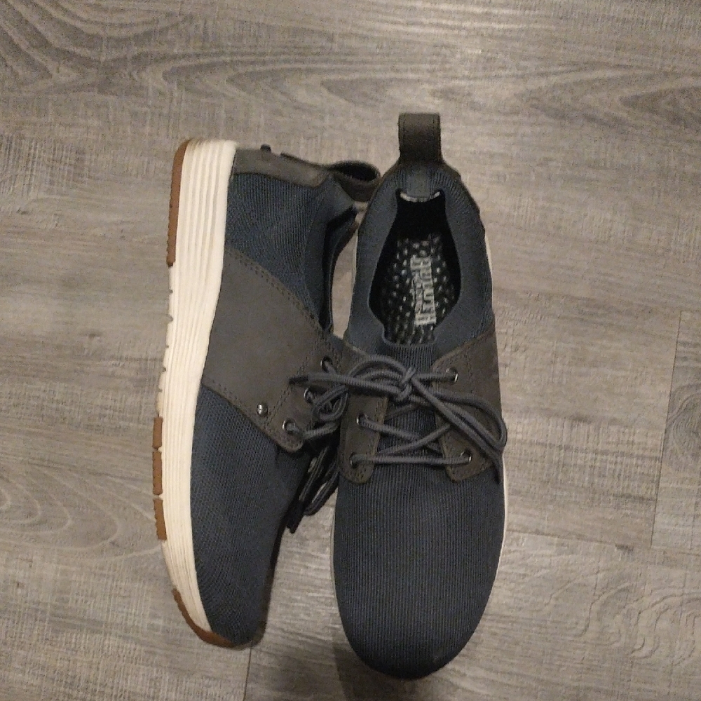 Gray Minimalist Sneakers with Low-Top Design - Tower Hill DULUTH
